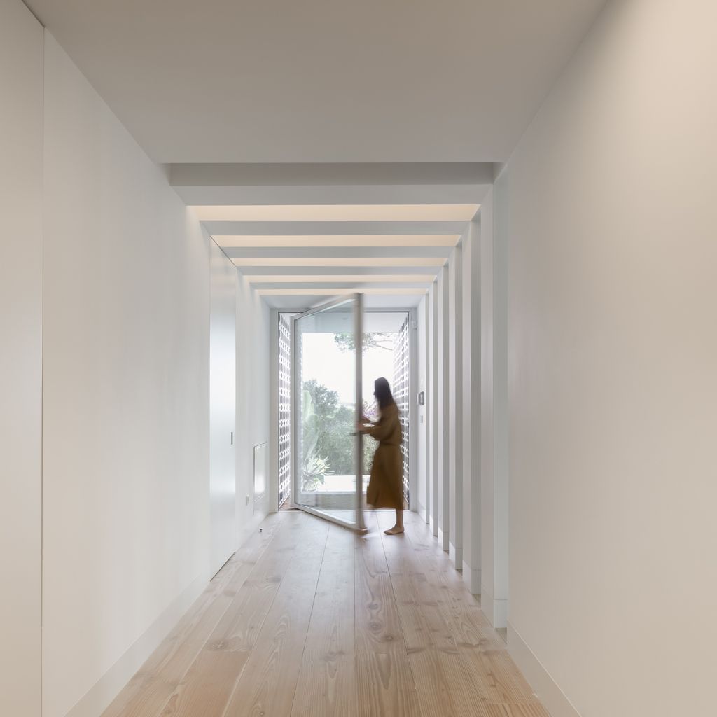 Estoril RM House with Fluid open Spaces by João Tiago Aguiar Arquitectos