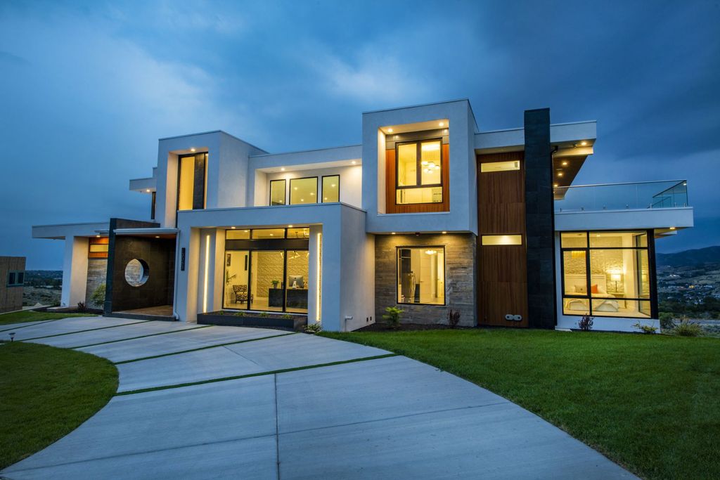 Brand new luxury modern home in Utah sells for $5,835,000 with unbeatable breathtaking views of mountain, city and lake 