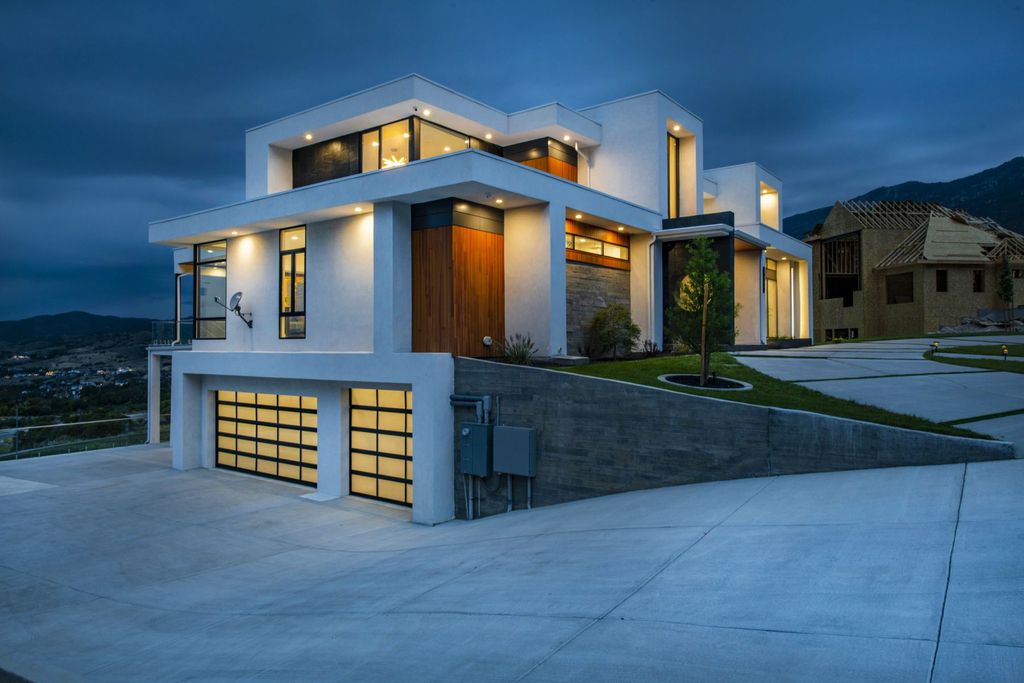 Brand new luxury modern home in Utah sells for $5,835,000 with unbeatable breathtaking views of mountain, city and lake 