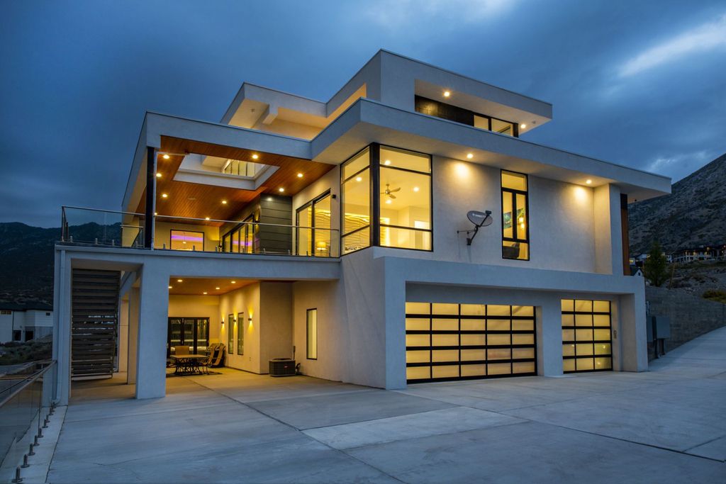 Brand new luxury modern home in Utah sells for $5,835,000 with unbeatable breathtaking views of mountain, city and lake 