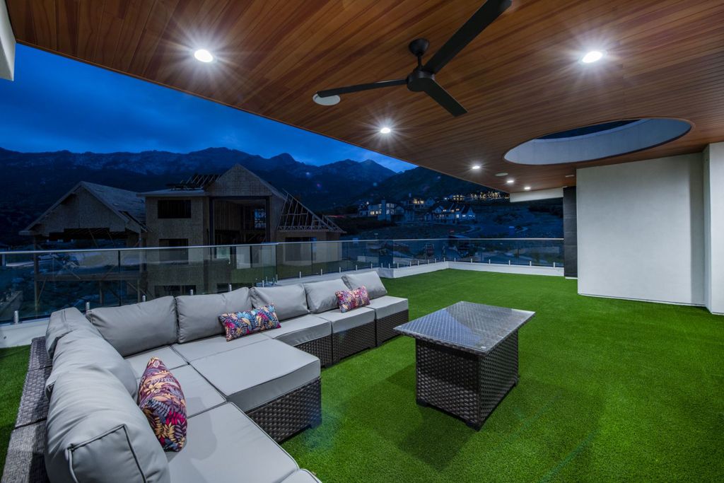 Brand new luxury modern home in Utah sells for $5,835,000 with unbeatable breathtaking views of mountain, city and lake 