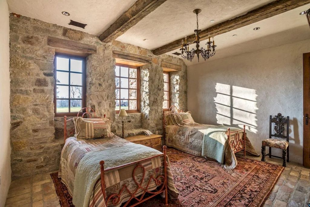 This $12,750,000 Romantic Palazzo is the Dream Home for Any Italy Lovers in Maryland