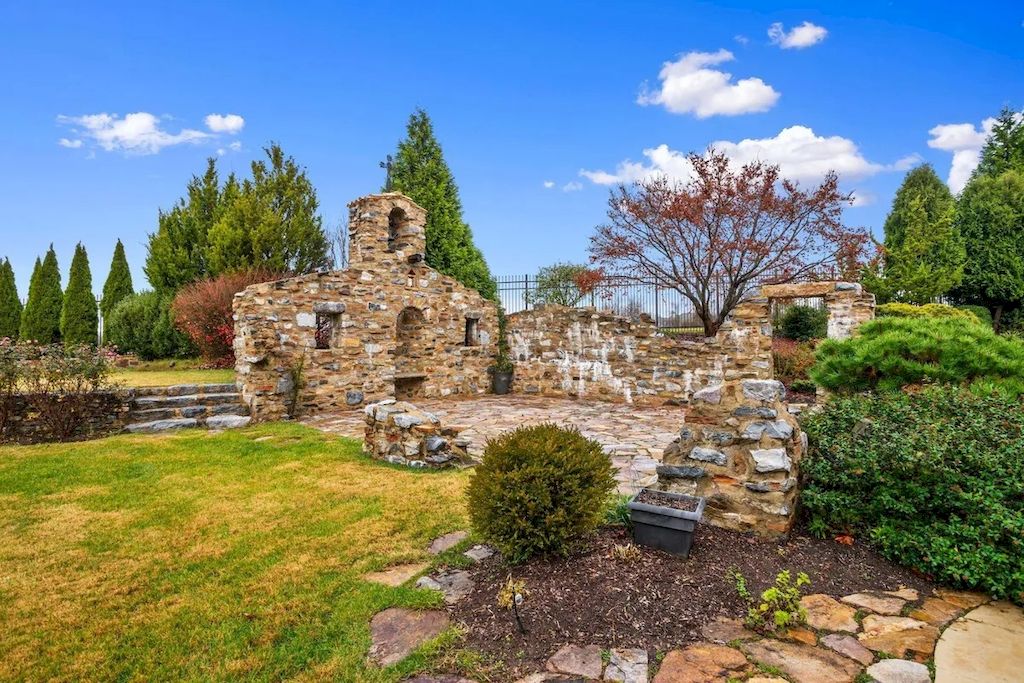 This $12,750,000 Romantic Palazzo is the Dream Home for Any Italy Lovers in Maryland