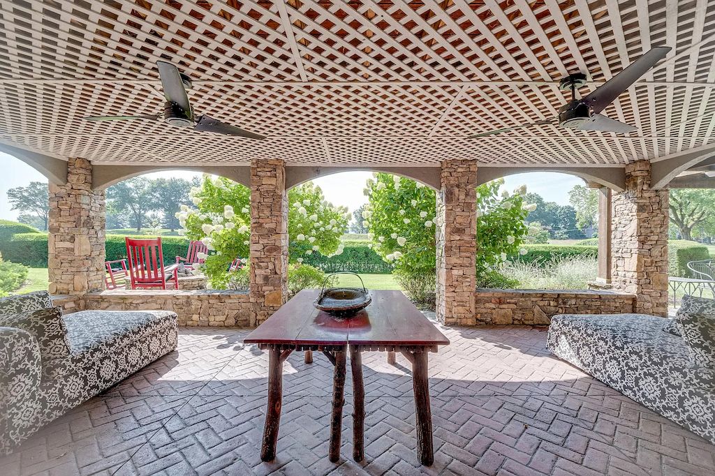 This $3,280,000 Finest Home Makes Bold Statement of Luxury and Unparalleled Privacy in Tennessee