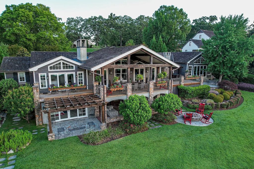 This $3,280,000 Finest Home Makes Bold Statement of Luxury and Unparalleled Privacy in Tennessee