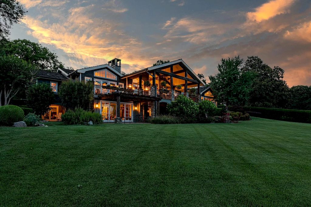 This $3,280,000 Finest Home Makes Bold Statement of Luxury and Unparalleled Privacy in Tennessee
