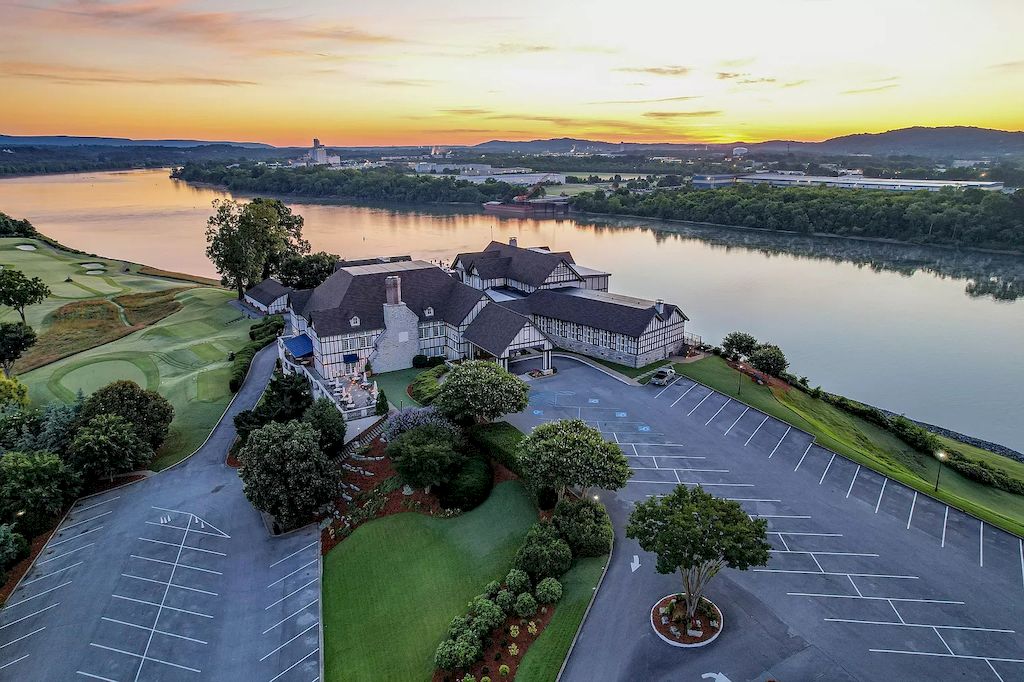 This $3,280,000 Finest Home Makes Bold Statement of Luxury and Unparalleled Privacy in Tennessee