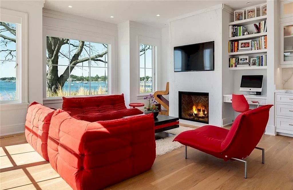 Immerse yourself in your own space with an eye-catching red velvet sofa and many other amenities. Large windows are installed and allow natural light, along with a warm fireplace and soft sofas that embrace you, making your living room space like your own little oasis and giving the feeling of a wonderful retreat. 