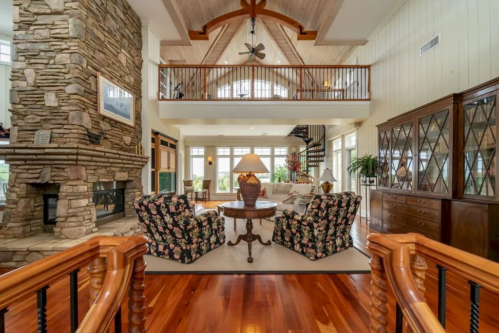 This $3,485,000 Enchanting Home in South Carolina Mesmerizes the Views of Both Marsh and the Ocean