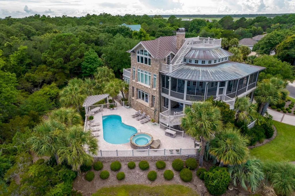 This $3,485,000 Enchanting Home in South Carolina Mesmerizes the Views of Both Marsh and the Ocean