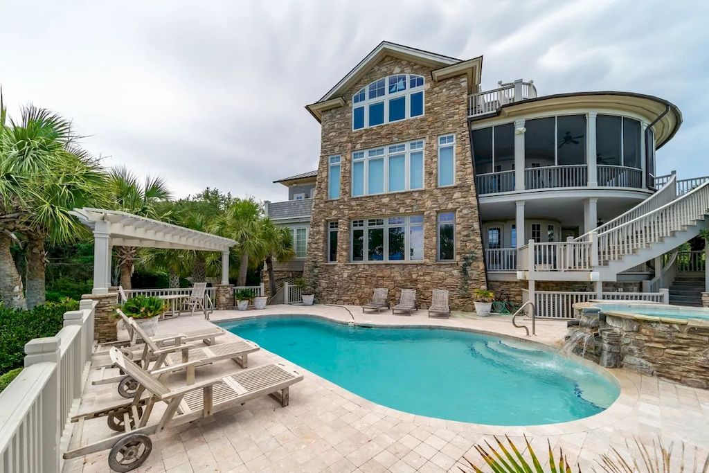 This $3,485,000 Enchanting Home in South Carolina Mesmerizes the Views of Both Marsh and the Ocean