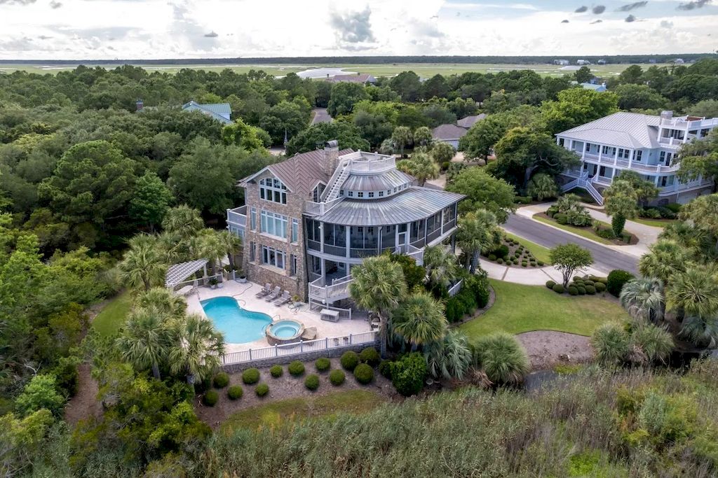 This $3,485,000 Enchanting Home in South Carolina Mesmerizes the Views of Both Marsh and the Ocean