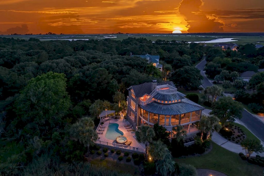 This $3,485,000 Enchanting Home in South Carolina Mesmerizes the Views of Both Marsh and the Ocean