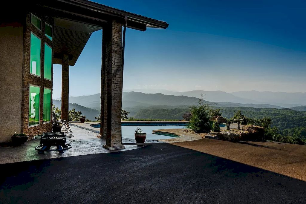 Enjoy Incredible Views, Peacefulness Inspiration in Tennessee from this $3,200,000 Private Mountaintop Oasis