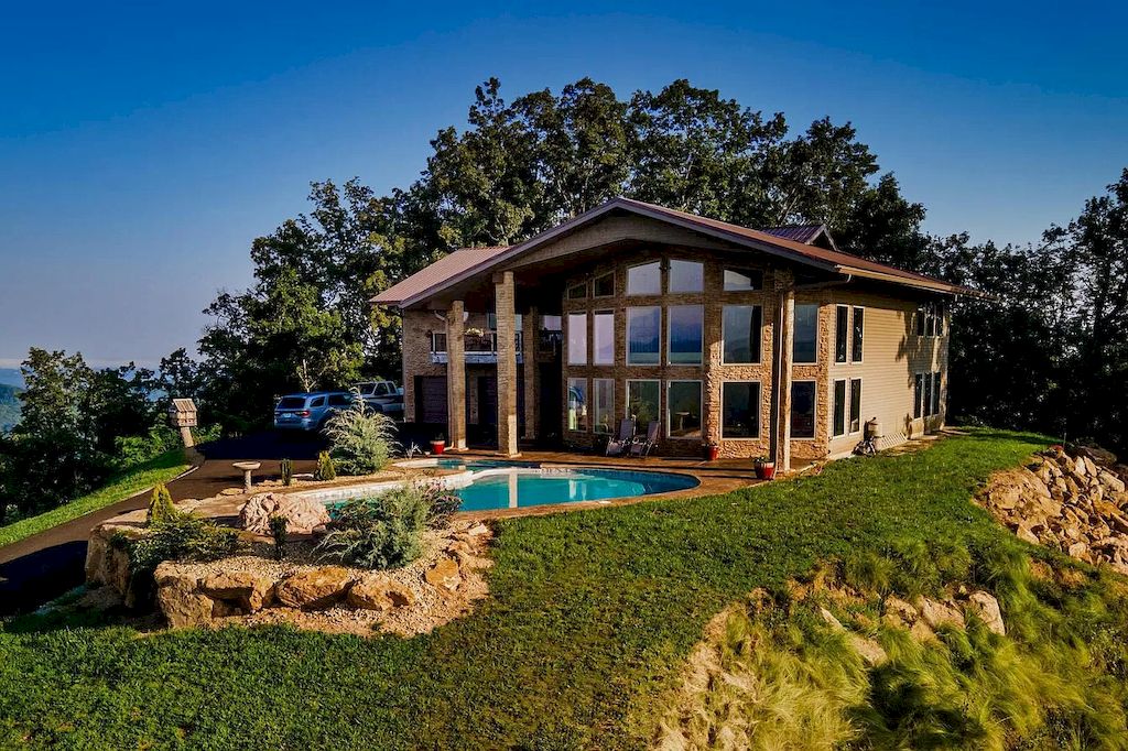 Enjoy Incredible Views, Peacefulness Inspiration in Tennessee from this $3,200,000 Private Mountaintop Oasis