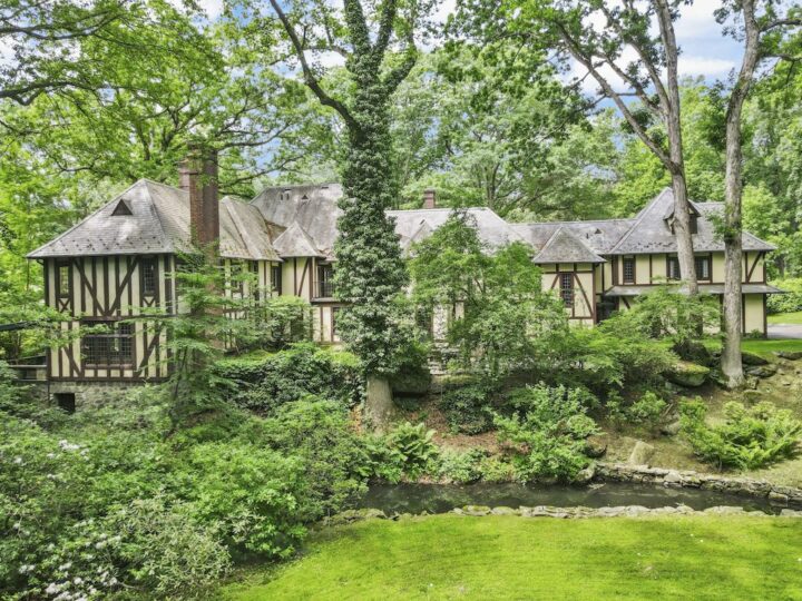 connecticut-majestic-english-manor-showcases-exquisite-detailing-hits