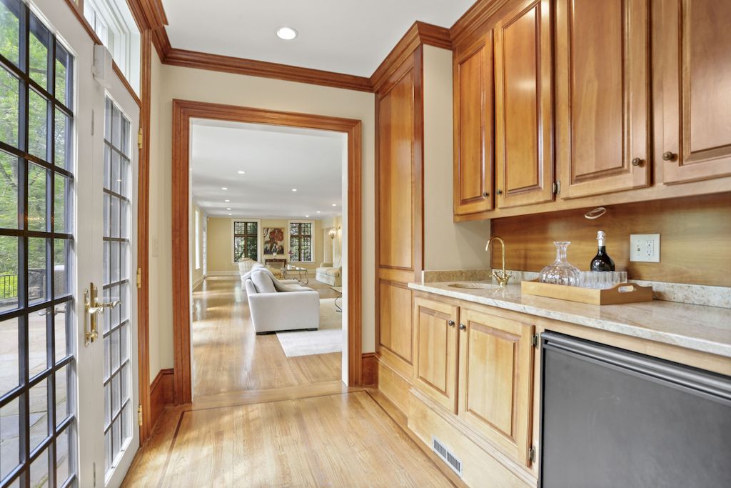 49-Fox-Run-Ln-Greenwich-CT-06831-25