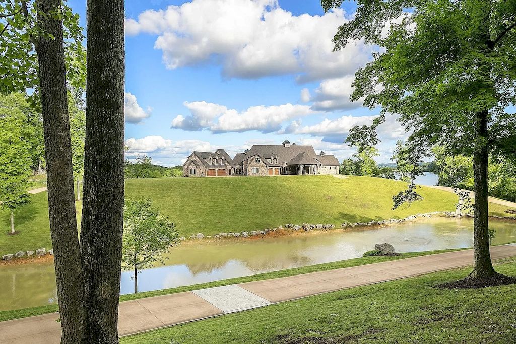 This $9,000,000 Timeless Classic Estate in Tennessee is the Mark of Exquisite Quality Workmanship and Architectural Richness