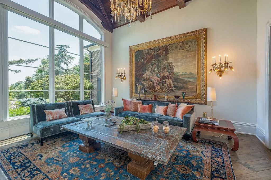 A wide rug and a lovely center table invite you into a warm environment. Enhancing the sensation of coziness and intimacy by adding golden lights and unique artwork with harmonizing hues is a terrific method to do so. In addition, the homeowner chose to add colorful pillows and items with a variety of textures to the lavish space's presentation.