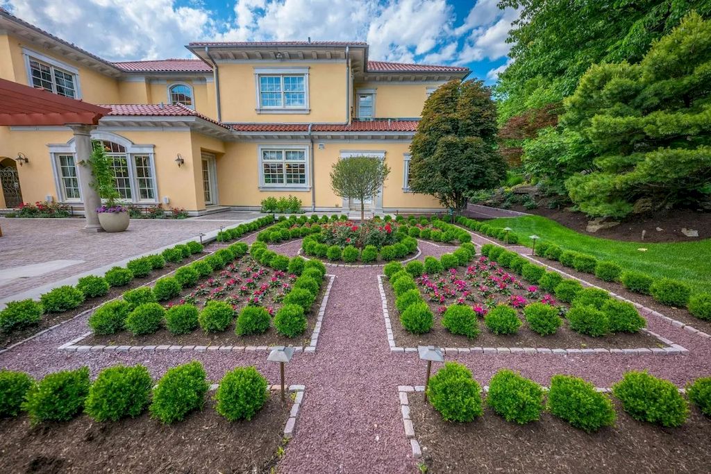 Experience Breathtaking Panoramic Views from this $8,295,000 Architectural Masterpiece in New Jersey 
