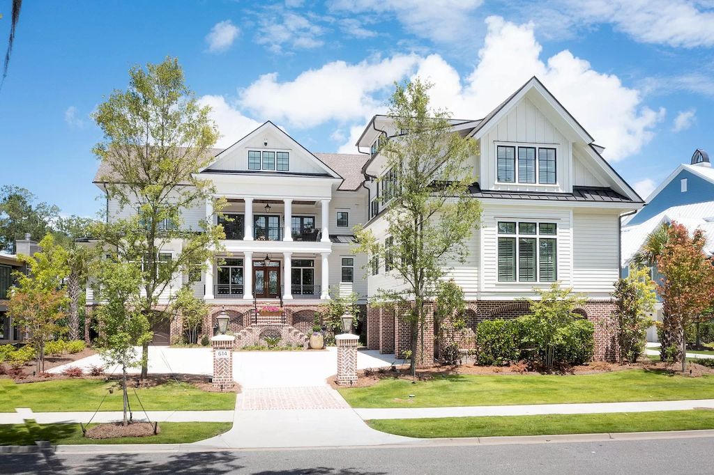 This $6,700,000 Amazing Home in South Carolina Built to Maximize Stunning Marsh Views and Flooded with Natural Light