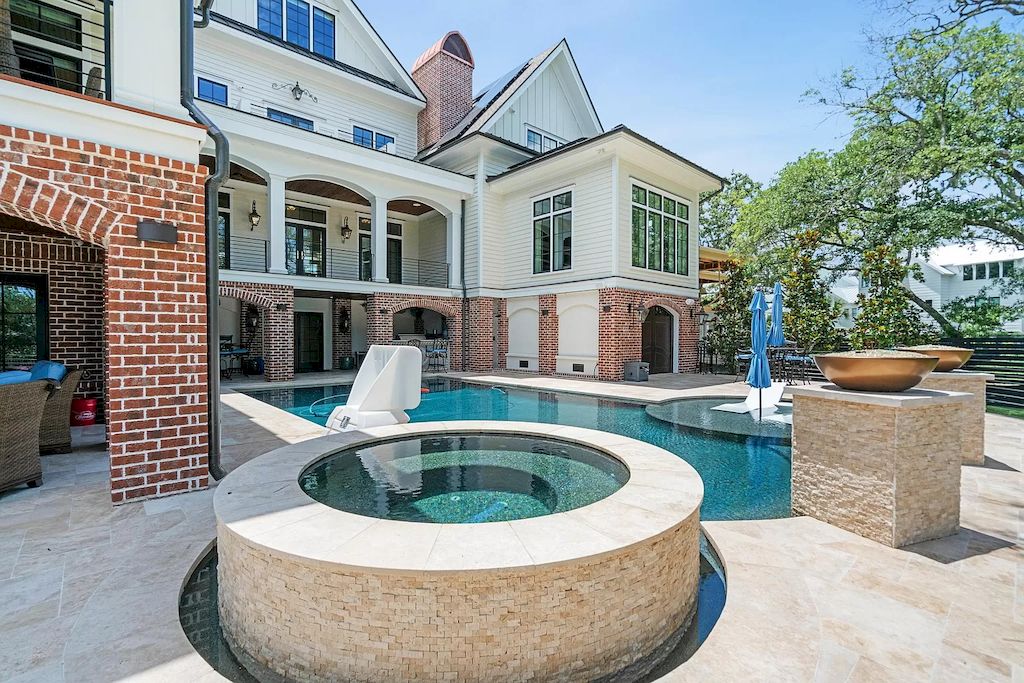 This $6,700,000 Amazing Home in South Carolina Built to Maximize Stunning Marsh Views and Flooded with Natural Light