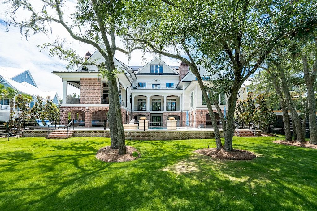 This $6,700,000 Amazing Home in South Carolina Built to Maximize Stunning Marsh Views and Flooded with Natural Light