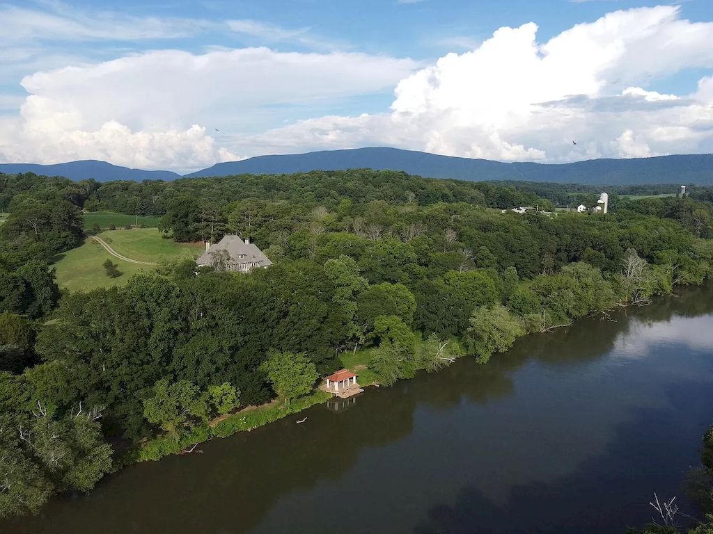 Majestic Waterfront Estate on Serene and Luxurious Setting in Tennessee Hits Market for $3,250,000