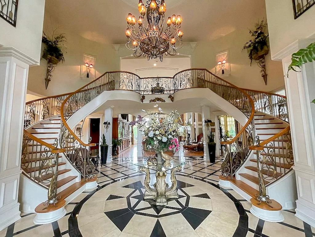 Majestic Waterfront Estate on Serene and Luxurious Setting in Tennessee Hits Market for $3,250,000