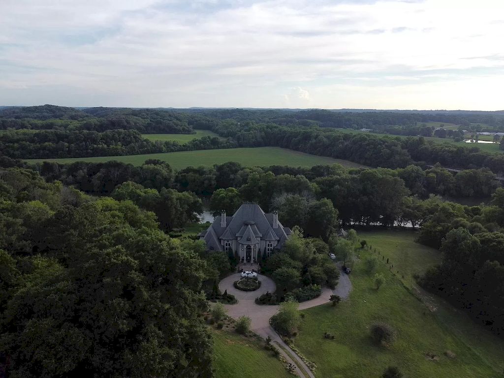 Majestic Waterfront Estate on Serene and Luxurious Setting in Tennessee Hits Market for $3,250,000