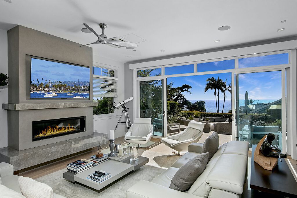 The Home in Del Mar is an entertainer’s paradise offering modern luxury and open floor plan with a stunning view of the Pacific now available for sale. This home located at 910 Stratford Ct, Del Mar, California