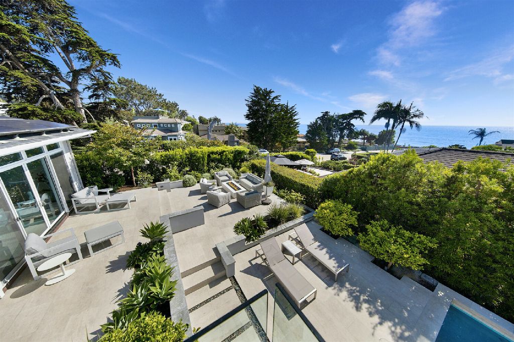 The Home in Del Mar is an entertainer’s paradise offering modern luxury and open floor plan with a stunning view of the Pacific now available for sale. This home located at 910 Stratford Ct, Del Mar, California
