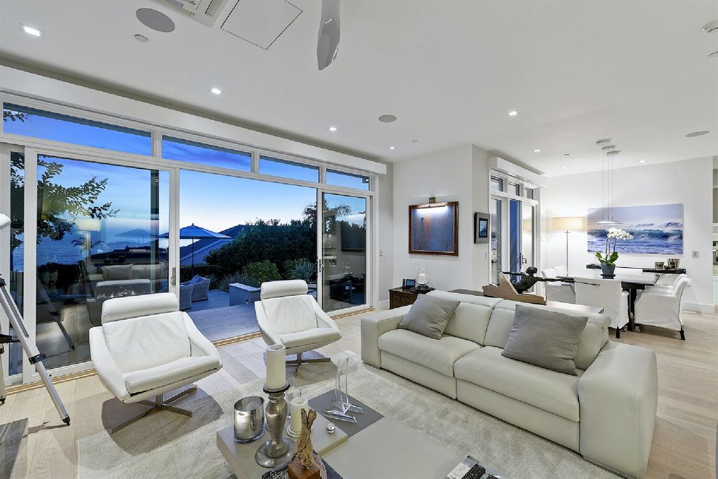 The Home in Del Mar is an entertainer’s paradise offering modern luxury and open floor plan with a stunning view of the Pacific now available for sale. This home located at 910 Stratford Ct, Del Mar, California