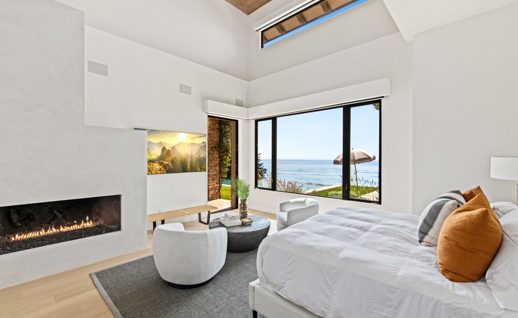 A-Sensational-Single-level-Malibu-Villa-offers-Extravagant-Comfort-Asking-19950000-17