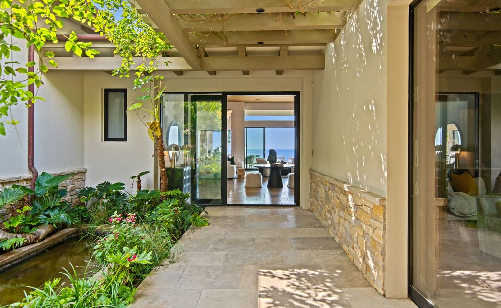 A-Sensational-Single-level-Malibu-Villa-offers-Extravagant-Comfort-Asking-19950000-2