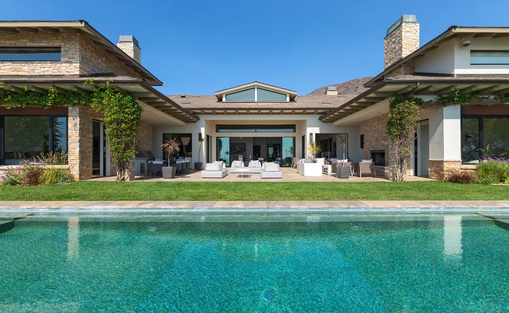 The Malibu Villa is a luxurious estate offers extravagant comfort and commands unobstructed sunrise-to-sunset ocean and island views available for sale. This home located at 11802 Ellice Street, Malibu, Califoria