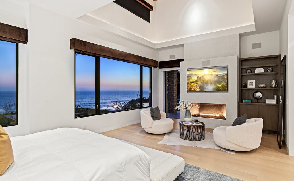 The Malibu Villa is a luxurious estate offers extravagant comfort and commands unobstructed sunrise-to-sunset ocean and island views available for sale. This home located at 11802 Ellice Street, Malibu, Califoria