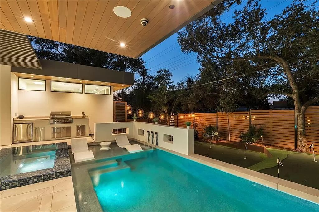 An-Exquisite-Modern-Home-in-Austin-with-Amazing-Layout-Asking-for-6995000-10