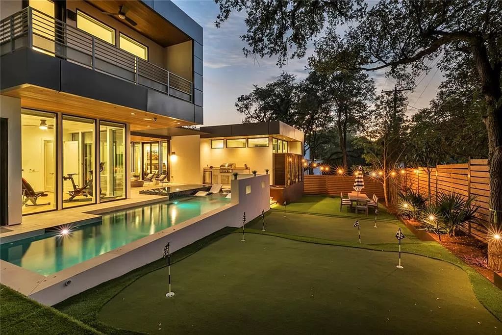 An-Exquisite-Modern-Home-in-Austin-with-Amazing-Layout-Asking-for-6995000-5