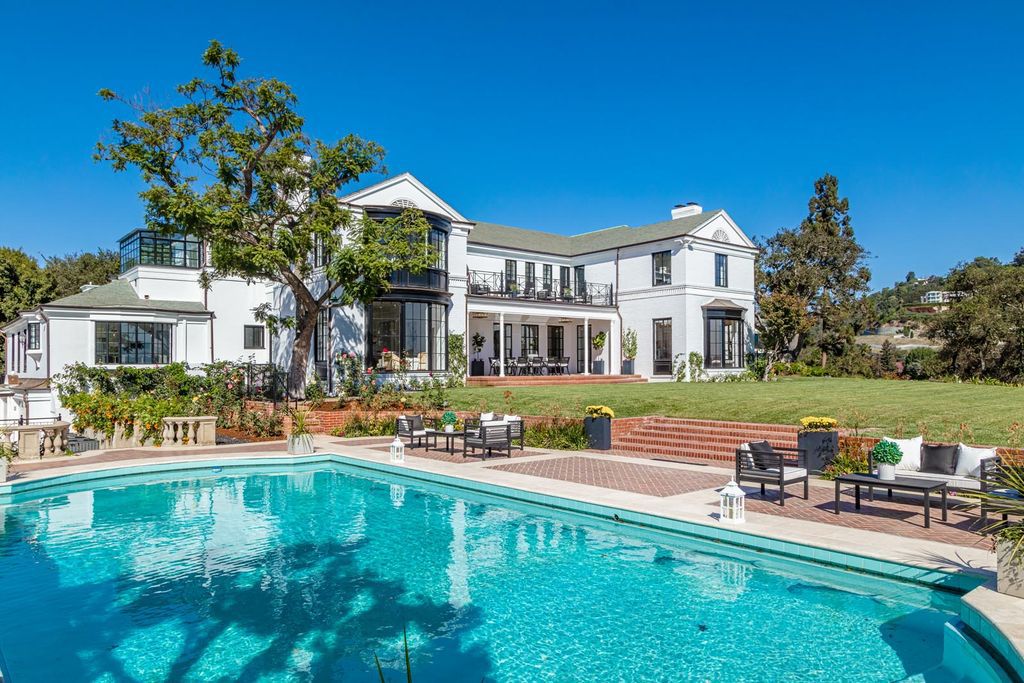 The Bel Air Home is a traditional gem has gone through a meticulous and sophisticated restoration and transformation now available for sale. This home located at 626 Siena Way, Los Angeles, California