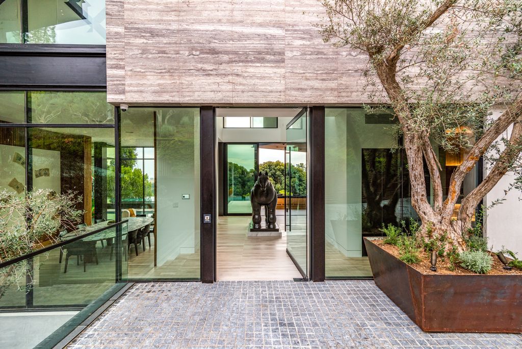 Brand-New-Glass-encased-Mansion-in-Bel-Air-hits-Market-for-41000000-13