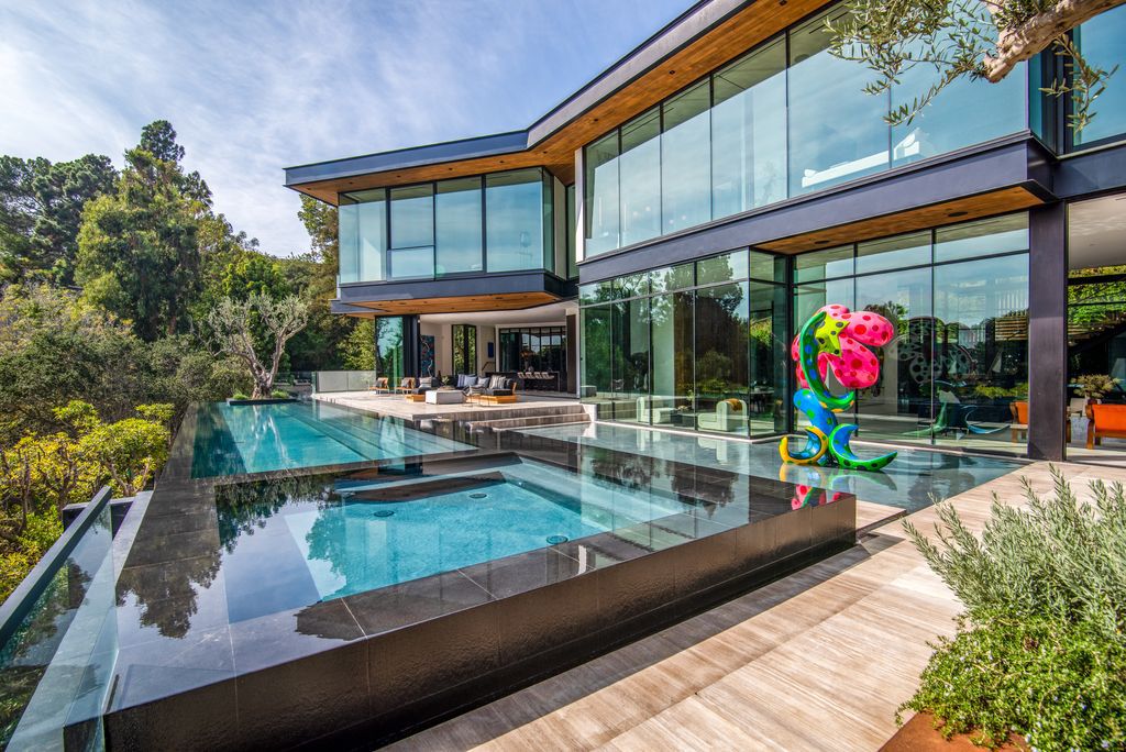 Brand-New-Glass-encased-Mansion-in-Bel-Air-hits-Market-for-41000000-27