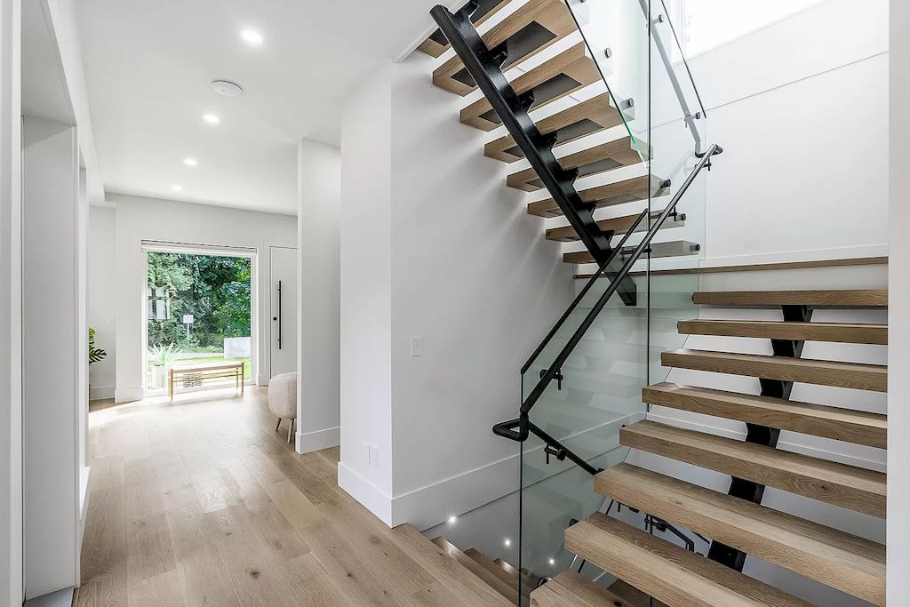 Brand-New-Home-in-North-Vancouver-with-Inspiring-Design-Ideas-Hits-Market-for-C3298000-20
