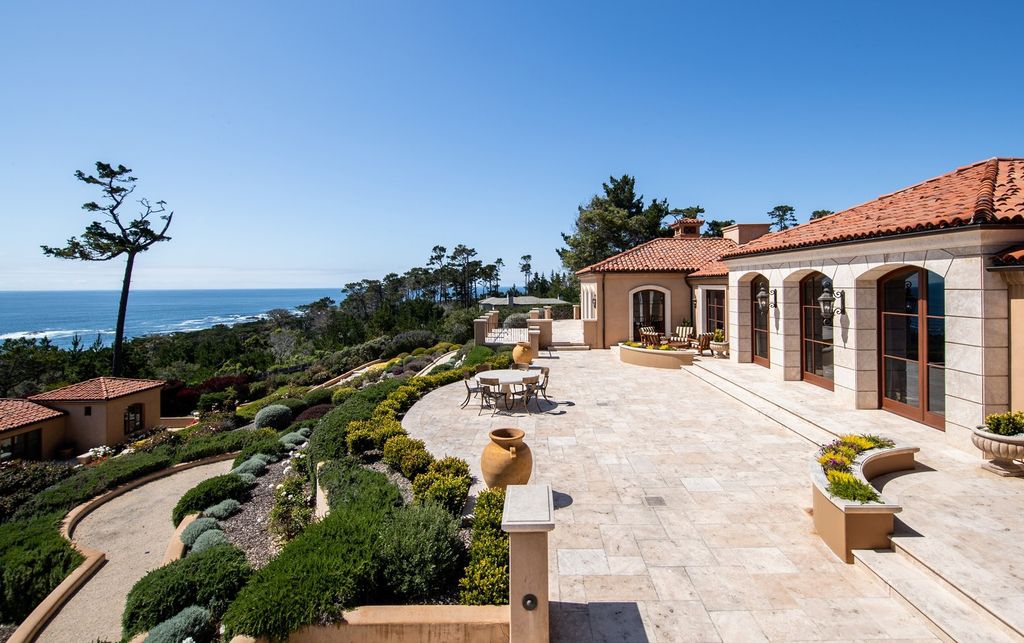 California-World-Class-Mediterranean-Villa-in-Pebble-Beach-Seeking-for-22950000-28