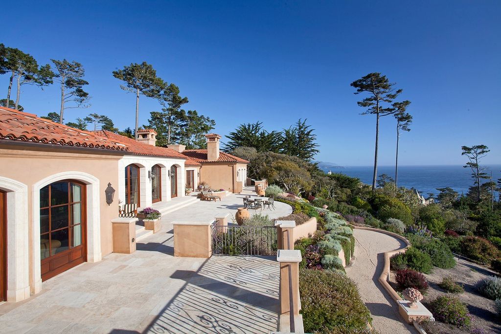 California-World-Class-Mediterranean-Villa-in-Pebble-Beach-Seeking-for-22950000-7