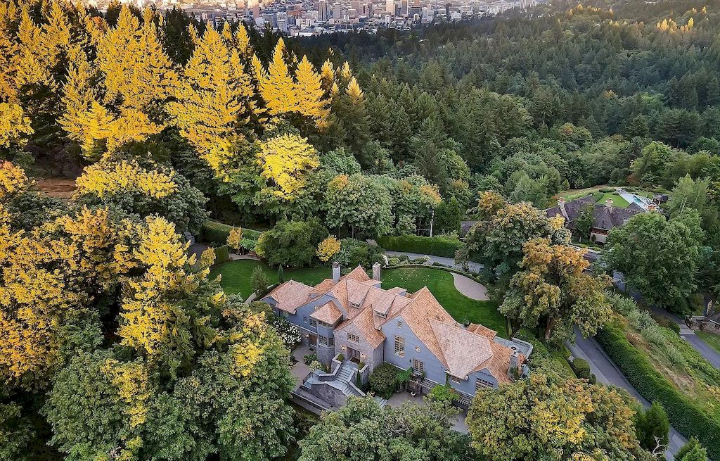 The Captivating Estate in Oregon is an architectural masterpiece now available for sale. This home located at 439 NW Hilltop Dr, Portland, Oregon