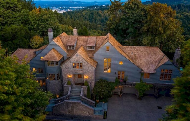 Captivating Estate in Oregon with Dazzling Views Asks for $4,985,000