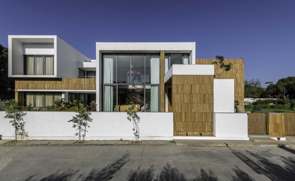 Casa-Bianca-white-house-offers-serenity-harmony-by-The-Grid-Architects-11