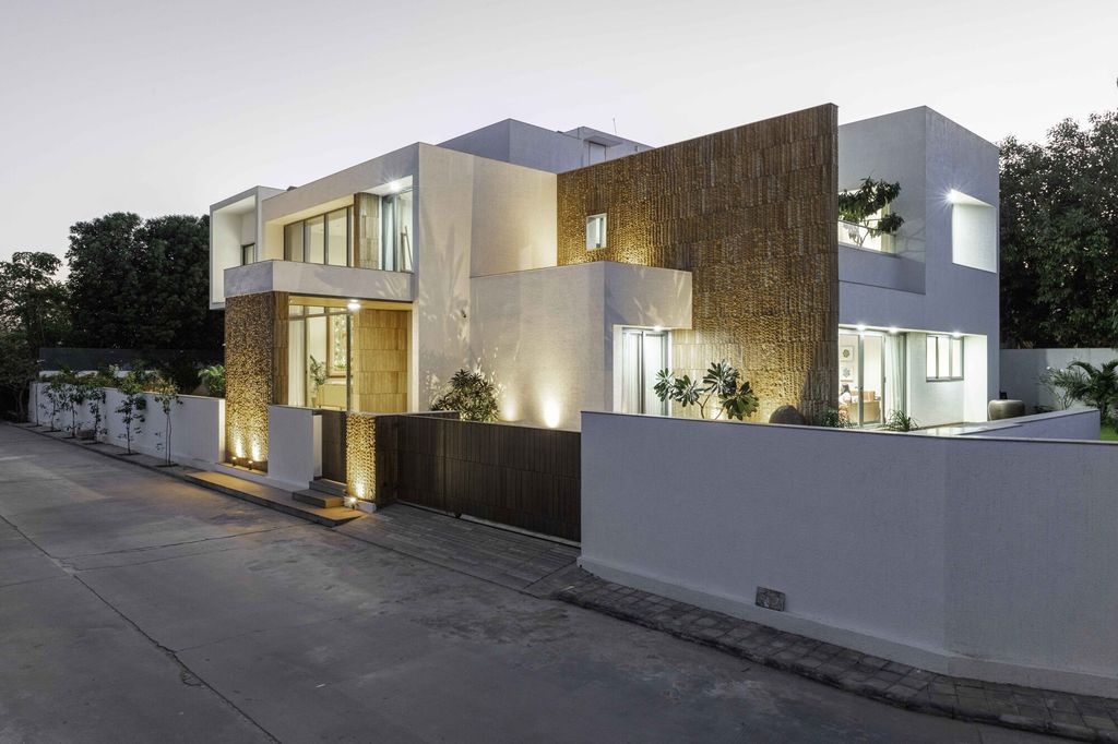 Casa-Bianca-white-house-offers-serenity-harmony-by-The-Grid-Architects-17