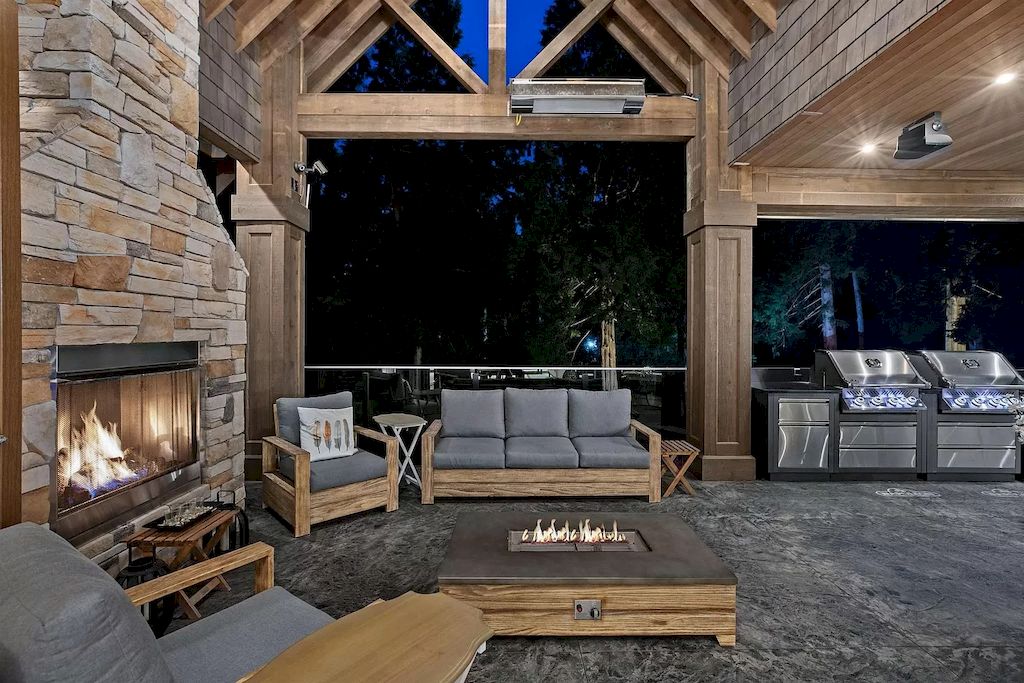 Charming-Aspen-Inspired-Residence-in-Surrey-Lists-for-C6988000-20_result